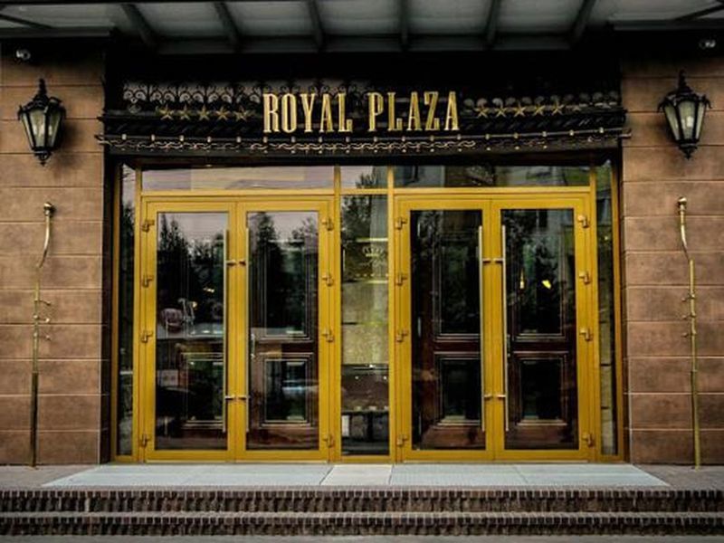 Royal Plaza Hotel Нефтеюганск Екстериор снимка